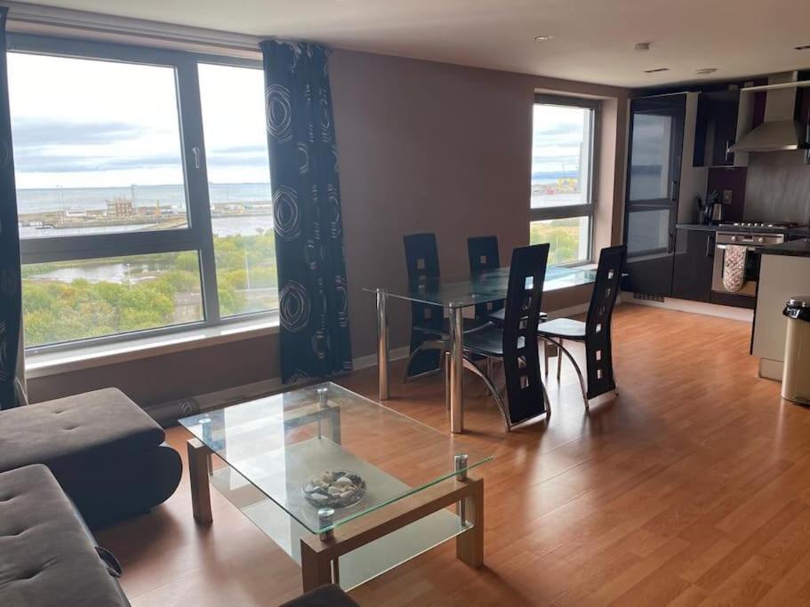 Modern 2 Bed Apartment With Stunning Seaside View 에든버러 외부 사진